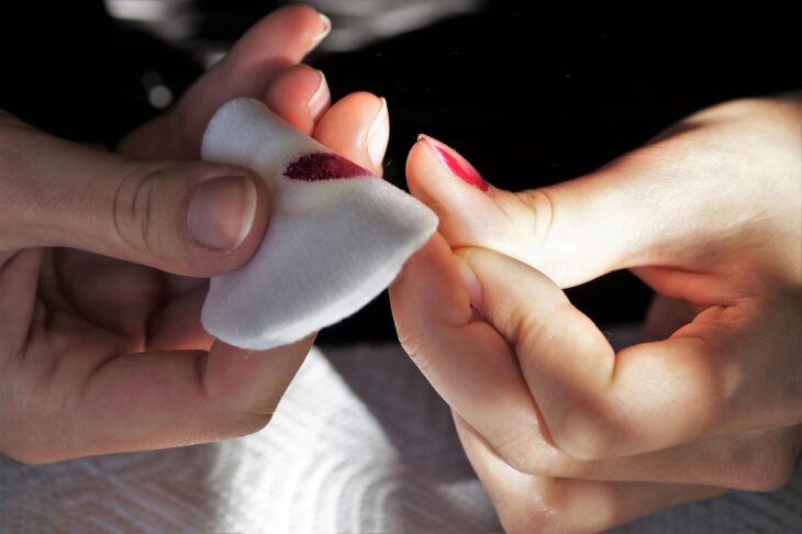 nail polish remover 3728092 1280
