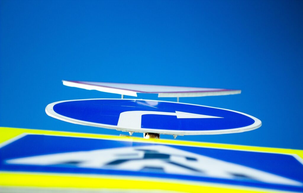 road signs 7055475 1280