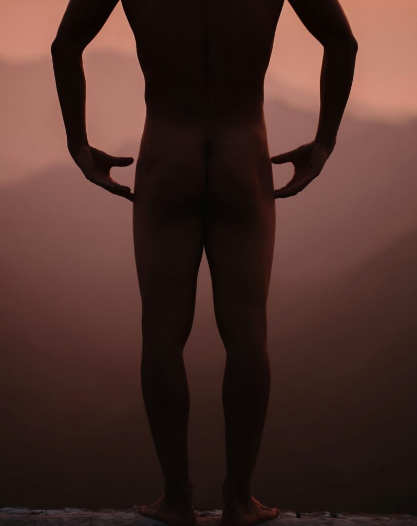 Na terasi koprskega lokala razkazoval spolni organ 3 moški, organ