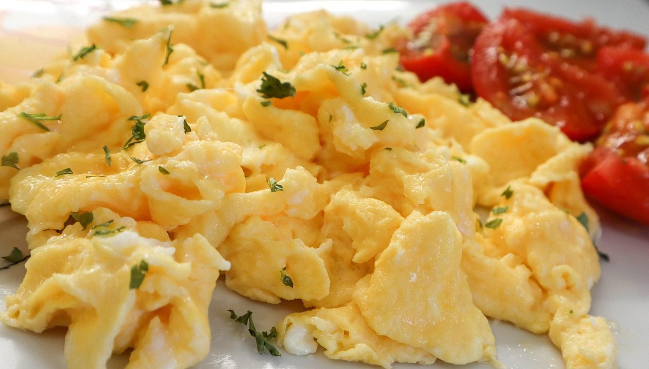 scrambled eggs 6582990 1280