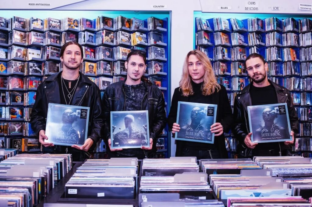 Dino Jelusick: Vem, kakšen je album, zato me odzivi ne skrbijo 2 Jelusick