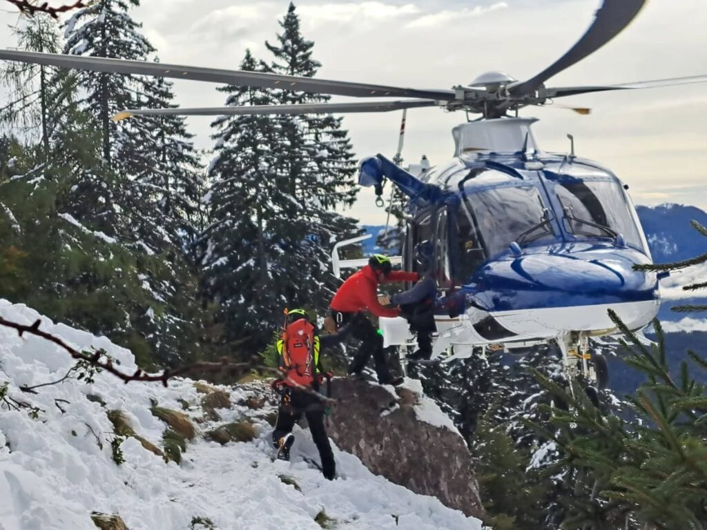 Slovenski reševalci delili pretresljivo izkušnjo iskanja hrvaških planincev (foto) 4 reševalci