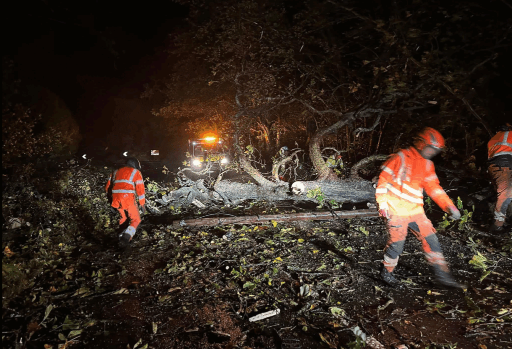 Neurja pustošijo po vsej Evropi: Poplave odnašajo avtomobile, zapirajo šole (video) 4 poplave