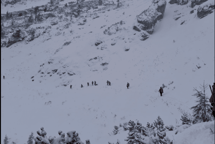 Pogrešana planinca, ki ju je zasul plaz, našli mrtva 2 plaz