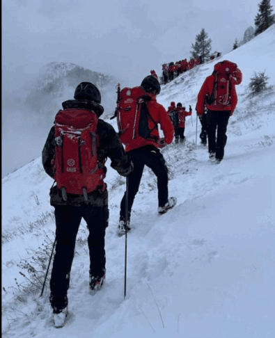 Pogrešana planinca, ki ju je zasul plaz, našli mrtva 3 plaz