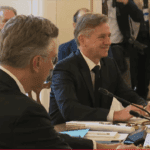 V Portorožu za skupno mizo voditelji Evropske unije (foto) 9 Posnetek zaslona 2025 10 20 114912