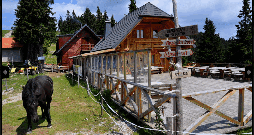 Na Golteh izbruhnil požar, zgoreli dve koči 5 golte