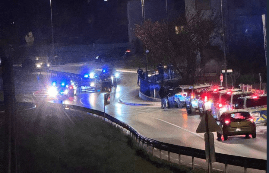 Po shodu so v romskem naselju odjeknili rafalni streli (video) 12 rom