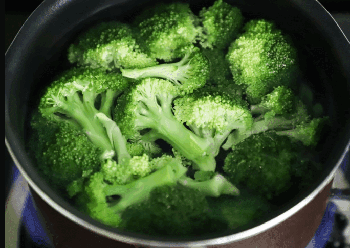 Katero zelenjavo se bolj splača kupiti zamrznjeno? 2 zelenjava