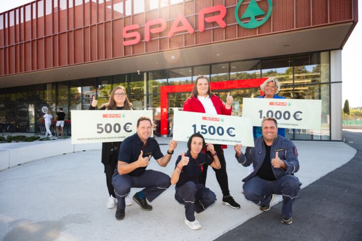 Predaja donacij 3 drustvom ob otvoritvi SPAR Portoroz 2