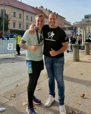 Anže Zavrl je prvi pretekel maraton s harmoniko (VIDEO) 2 anze zavrl dejan vunjak