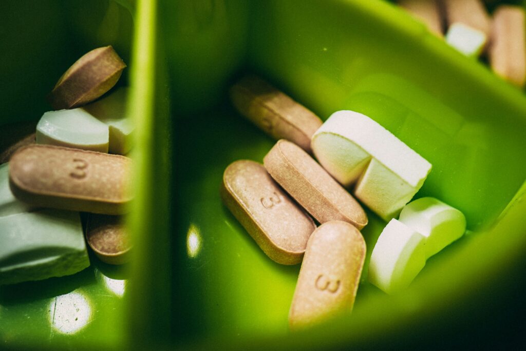 Čeh v Slovenijo tihotapil ekstazi, LSD in druge snovi 5 mika baumeister wbw5RjQXxyg unsplash