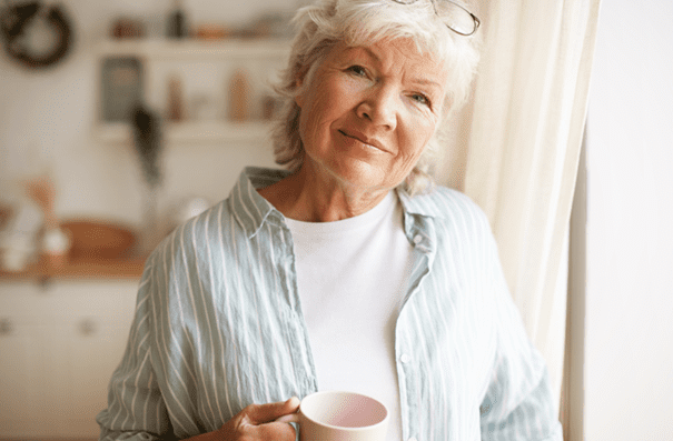 Za 4000 evrov ogoljufal 93-letno žensko 2 starejsa zenska