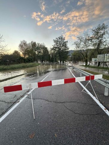 Razlivajo se Vipava, Rižana, Dragonja in Kolpa (FOTO) 1 vipava