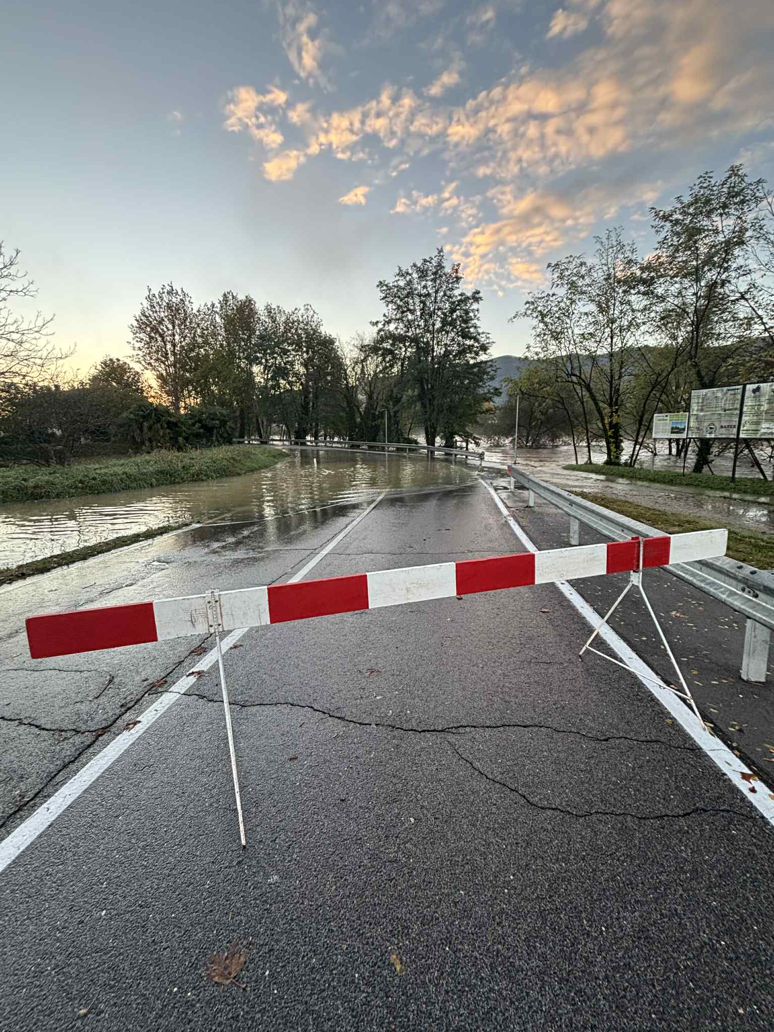 Razlivajo se Vipava, Rižana, Dragonja in Kolpa (FOTO) 8 vipava