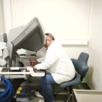 V Izoli pri operacijah pomaga Da Vinci (FOTO) 2 20251106 01485156