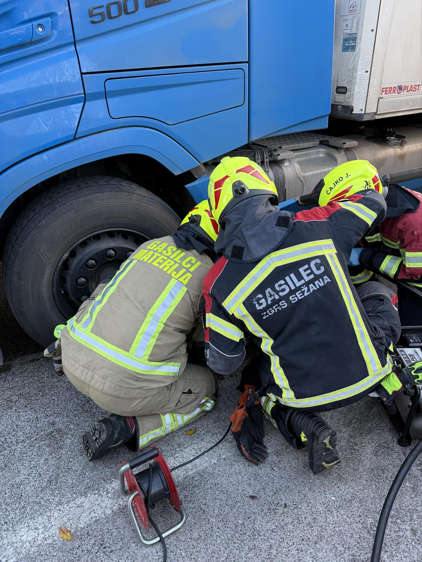 Na počivališču Ravne na Kozini izteklo gorivo iz tovornega vozila 3 584420436 18029436527760200 6873138031277453049 n