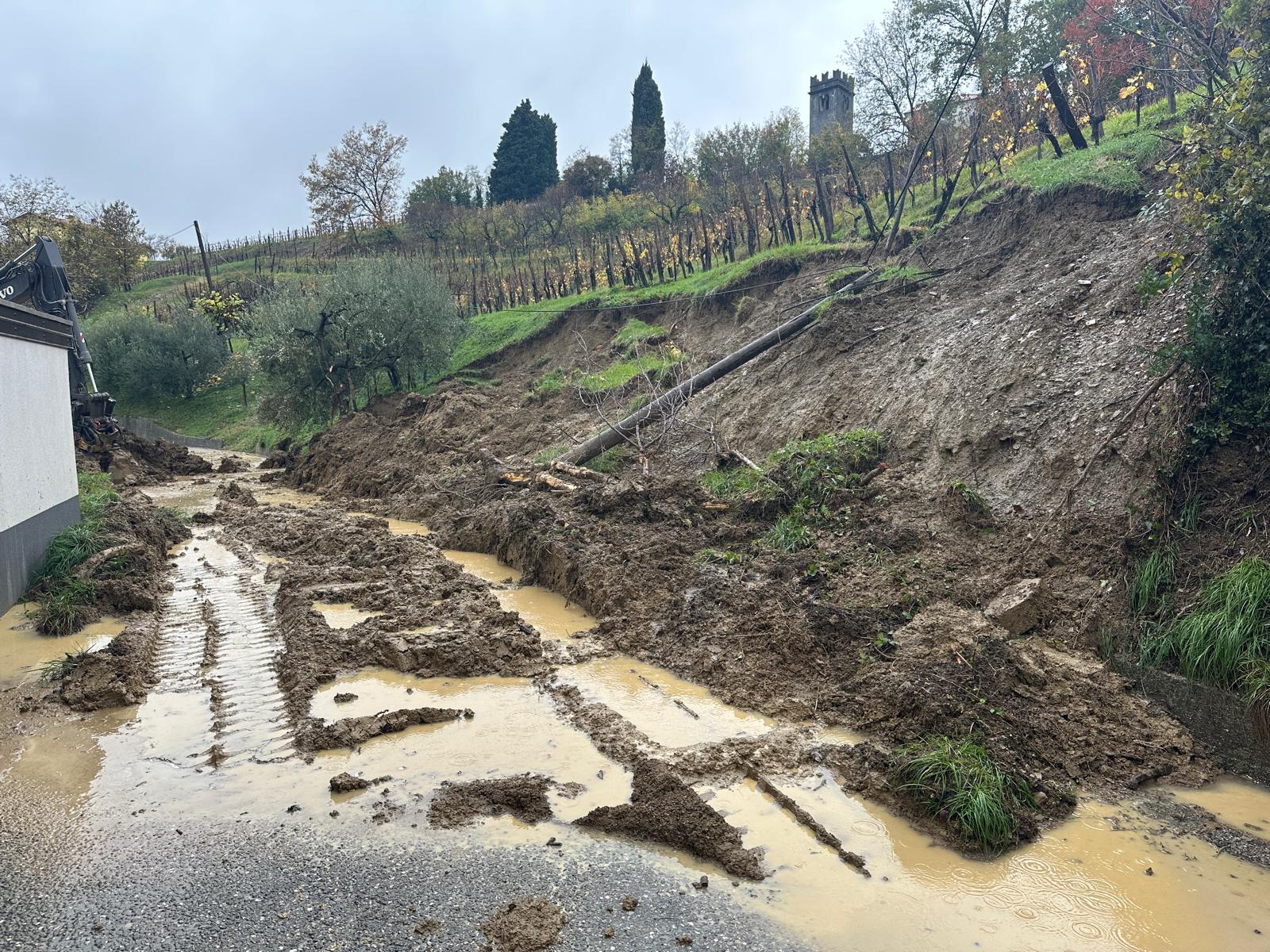 Plazovi in poplave tudi v Občini Brda (FOTO/VIDEO) 6 584458564 846506477737861 28520536414636514 n