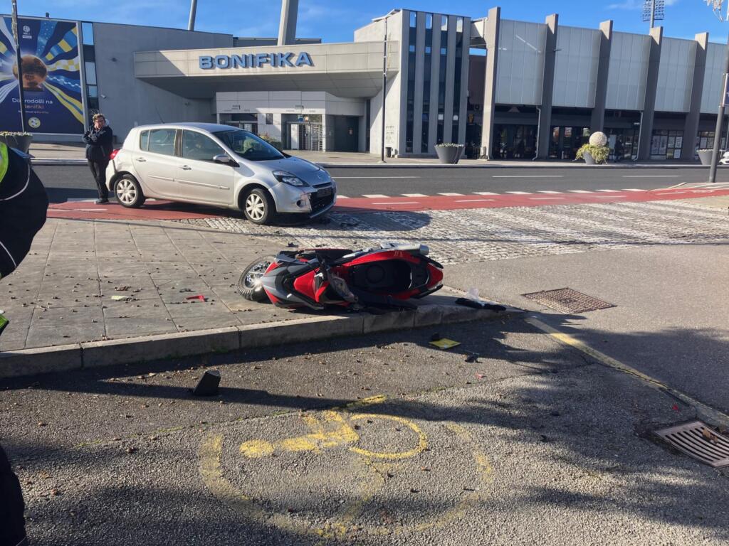 voznik zbil skuterista