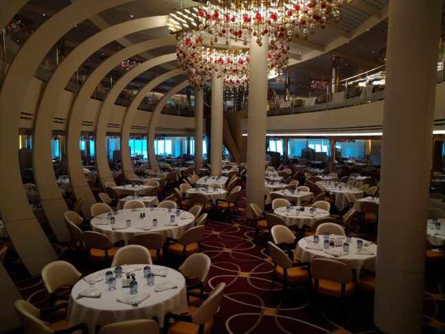 V koprsko pristanišče priplula zadnja potniška ladja letos (FOTO) 2 Nieuw Statendam Restaurant