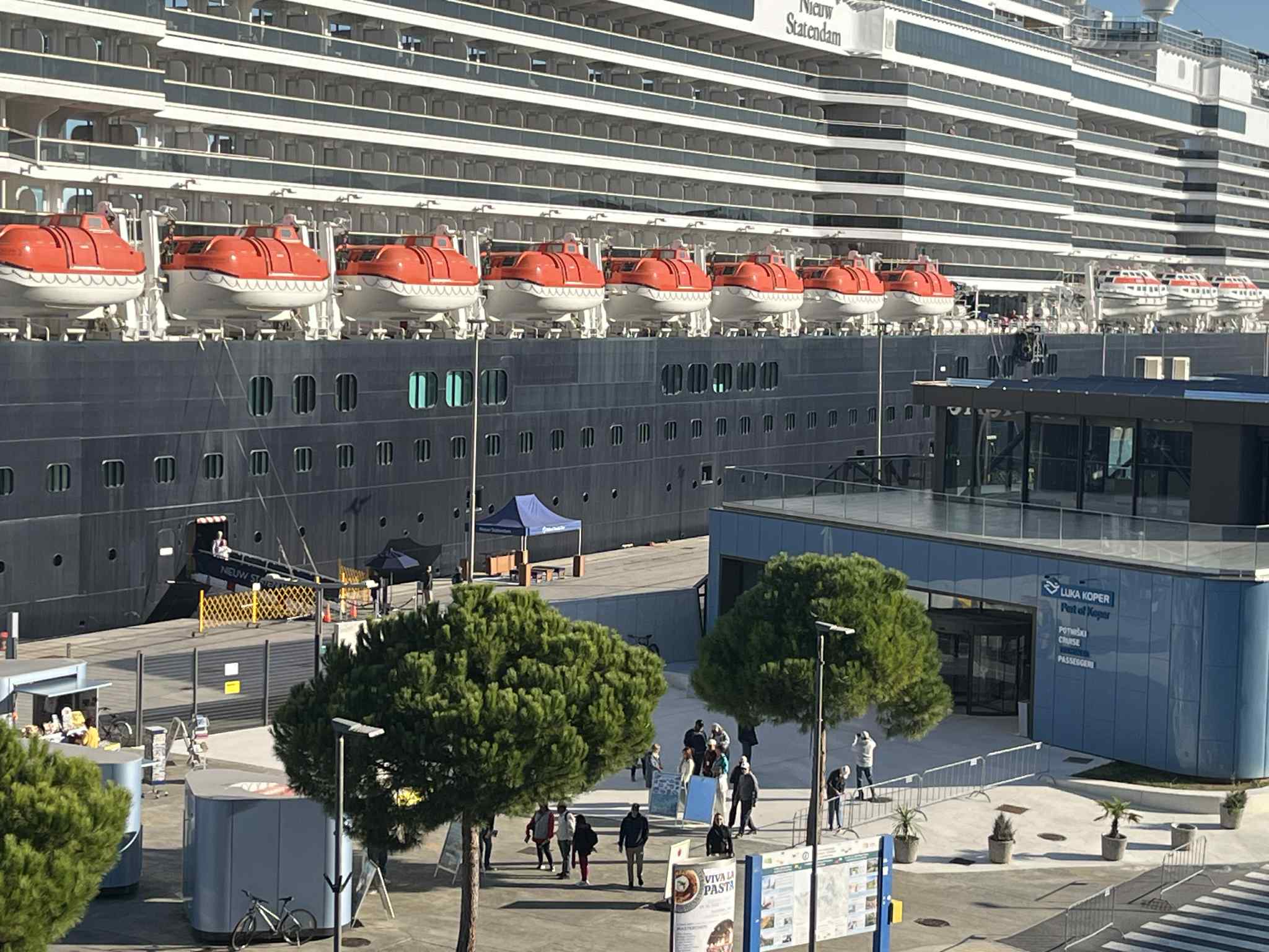 V koprsko pristanišče priplula zadnja potniška ladja letos (FOTO) 7 Unknown 33