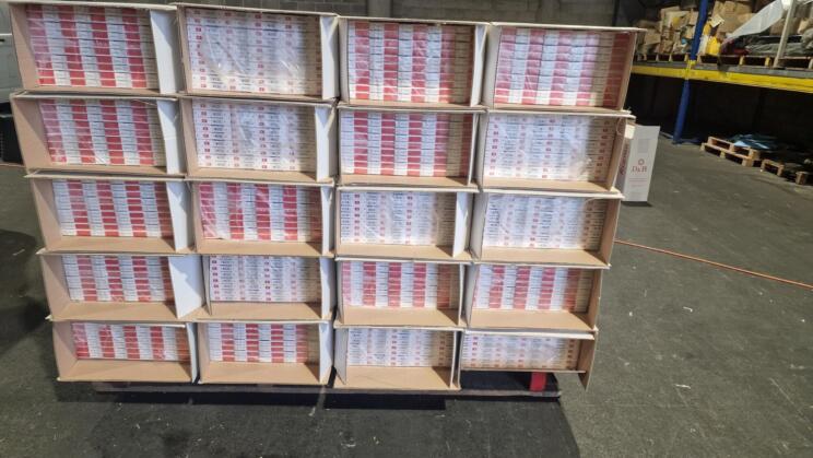 V Luki Koper preprečili nelegalen vnos 10,2 milijona kosov cigaret (FOTO)