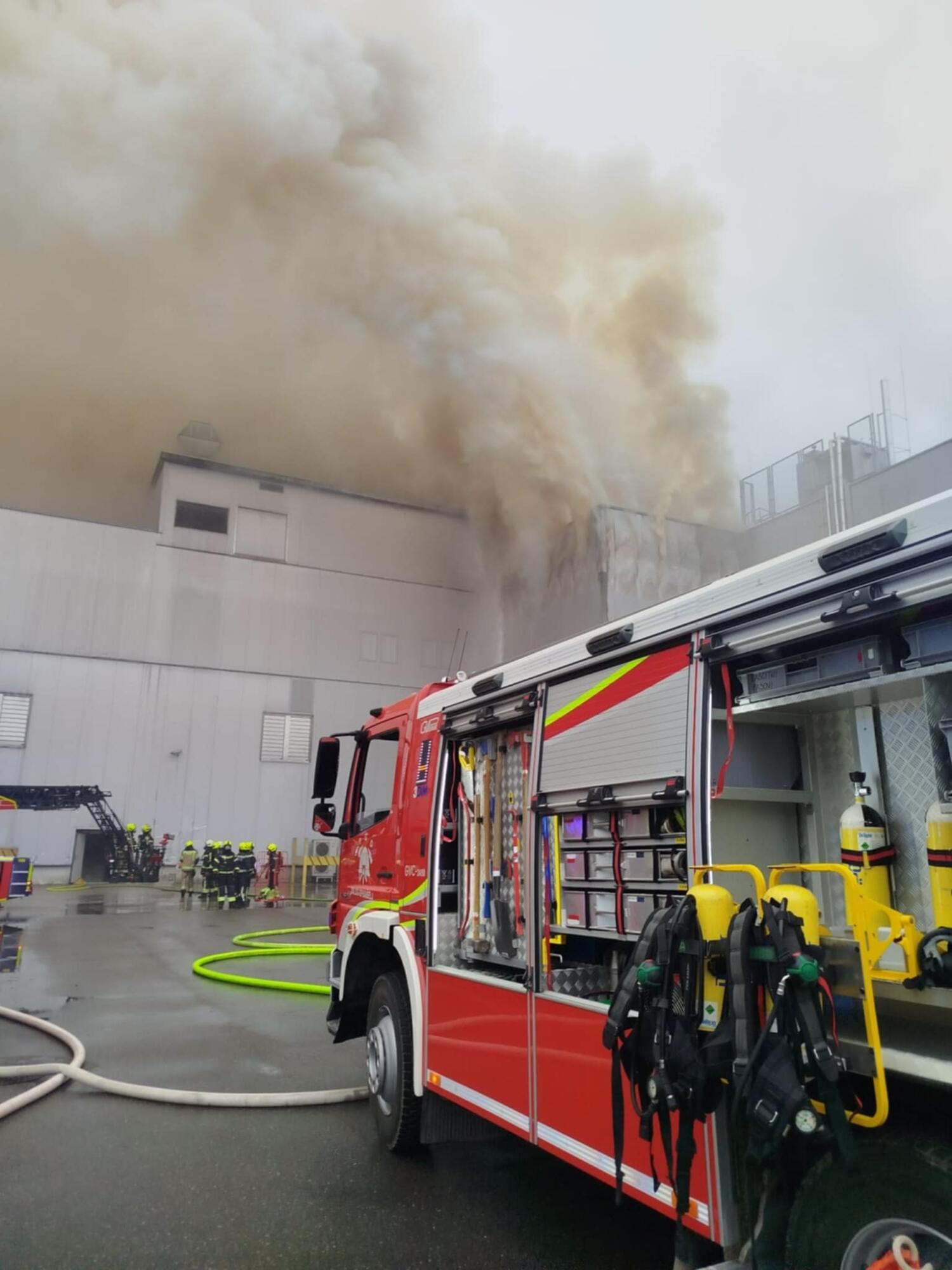 Zagoreli skladiščni prostori na Letališki ulici v Ljubljani (FOTO) 3 598275784 1317441747076879 3074841758419327003 n