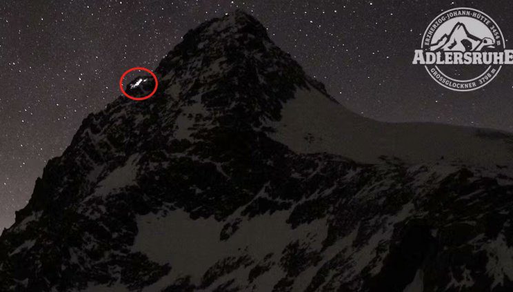 Spletna kamera razkrila tragičen vzpon: alpinist pustil partnerko, da je zmrznila 2 G7gblzwX0AAppR9