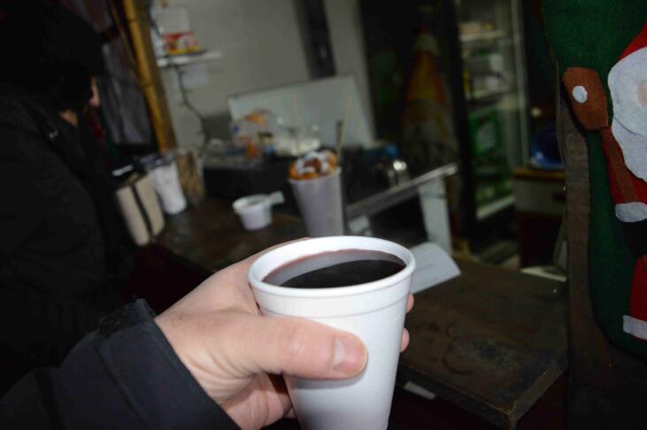 Koliko stane kuhanček v slovenski Istri? 2 Kuhano Vino Cazma