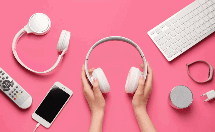 Pri skoraj polovici testiranih slušalk odkrili neželene kemikalije 2 slušalke