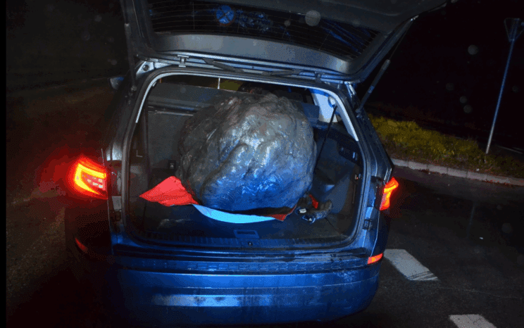 Nepridiprav je ponoči ukradel glavo s Titovega spomenika v Velenju (foto) 2 titov spomenik