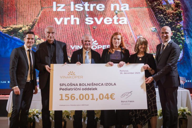 Predaja rekordnega ceka