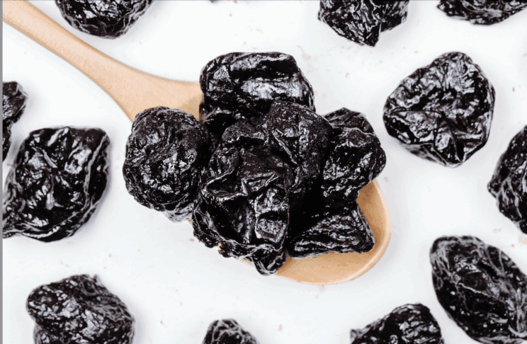 Čokoladni grižljaji s suhimi slivami, ki se stopijo v ustih 2 Screenshot 2025 12 03 at 12.42.34