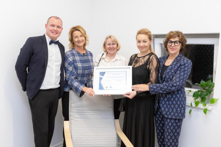 10 let modri december