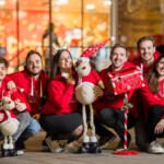 Voditelji Radia Capris pred dobrodelnim studiem foto Jaka Ivancic