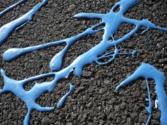 Madeži na preprogi: Kako se izogniti usodni napaki pri čiščenju? 2 preproga