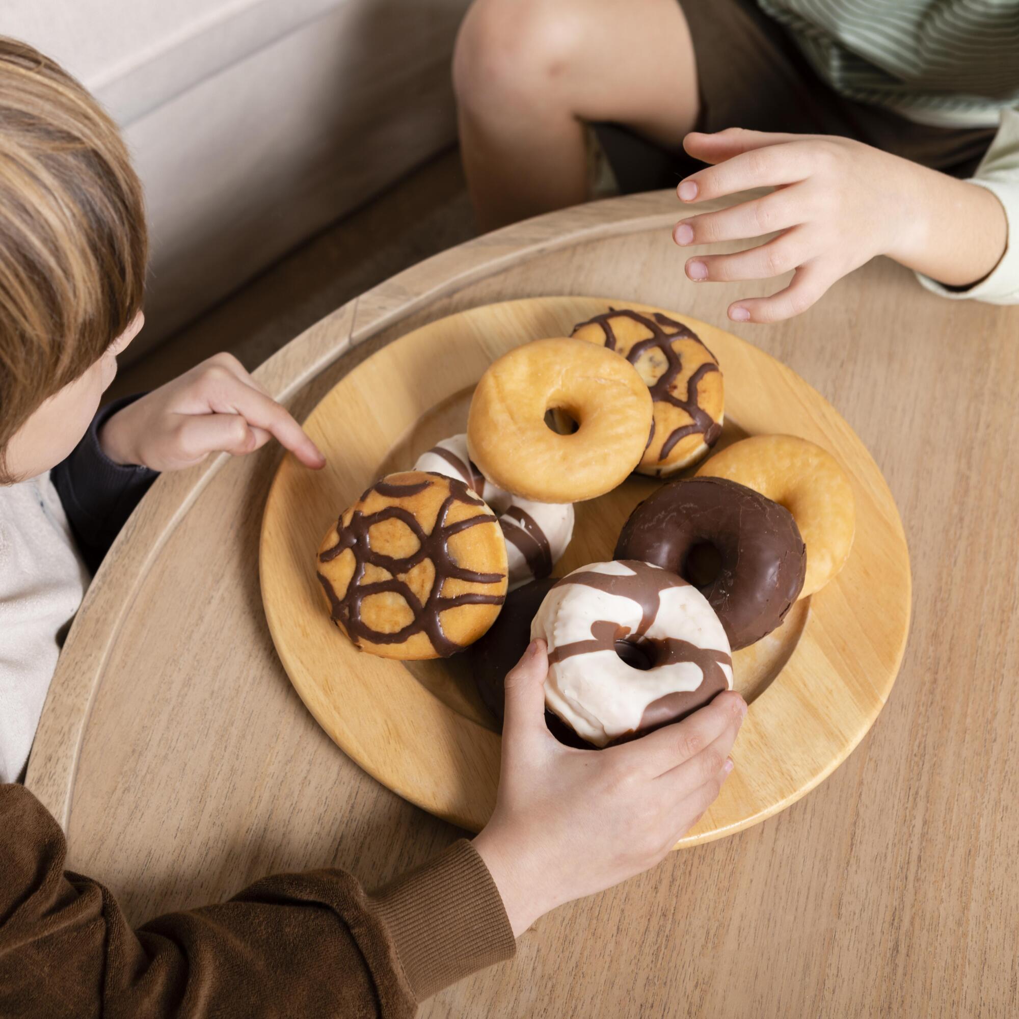 kids eating doughnuts home