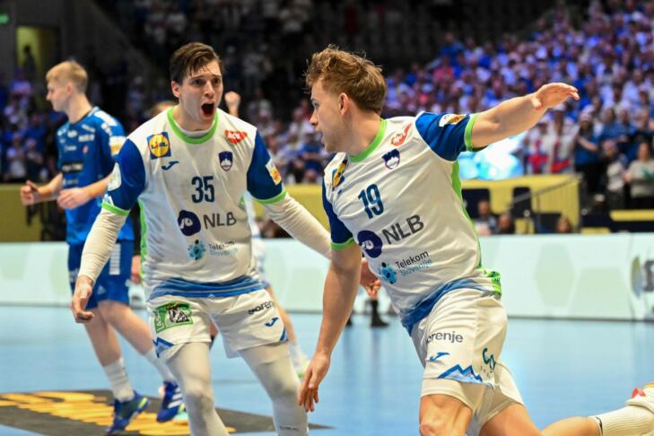 Od igrišč ob morju do slovenskega dresa: Brata Makuc in Staš Slatinek Jovičič 6 FOTO: RZS // Staš Slatinek Jovičič in Domen Makuc rokomet šport slovenija