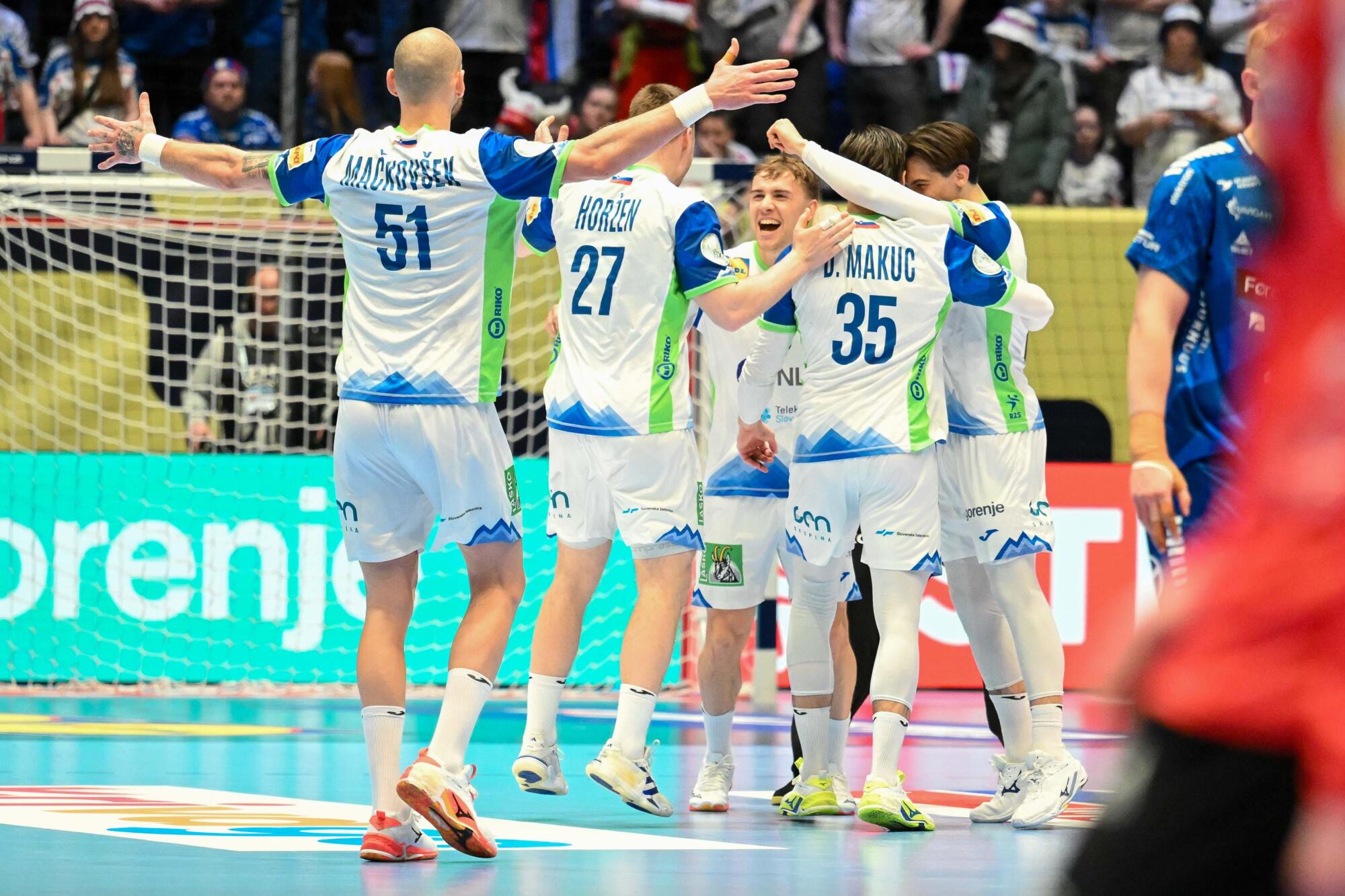 Od igrišč ob morju do slovenskega dresa: Brata Makuc in Staš Slatinek Jovičič 12 FOTO: RZS // Mačkovšek, Slatinek Jovičić, Makuc ROKOMET