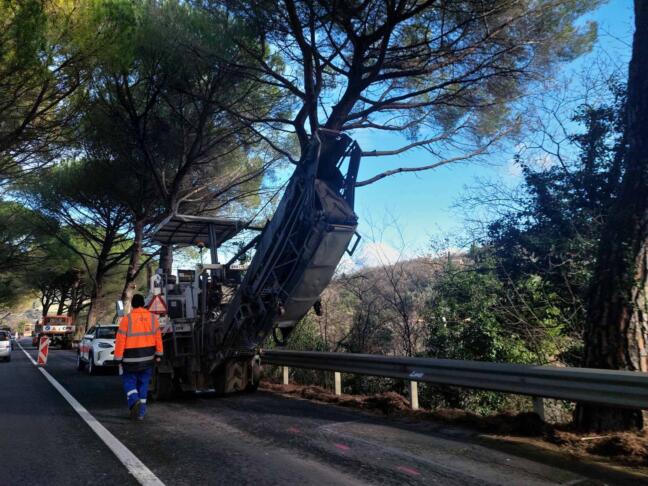 Poteka asfaltiranje med Valeto in Strunjanom – vozite previdno (FOTO)