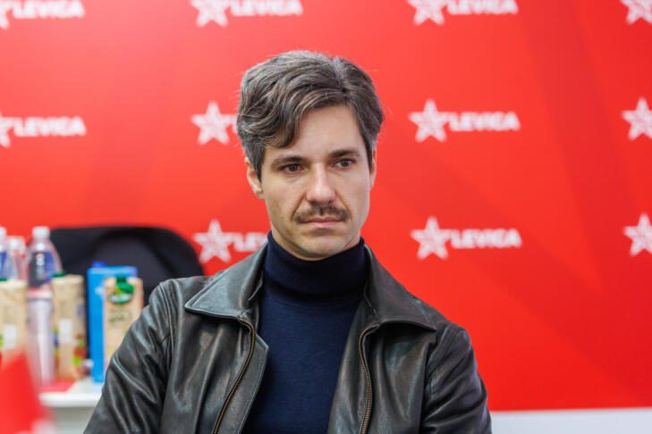 Mijič podjetje podaril Roku Snežiču, to bo redilo kamele 3 12fpa mesec luka04