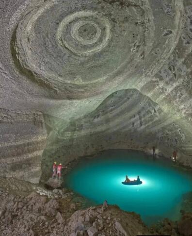 Največje podzemno termalno jezero na svetu odkrili v Albaniji