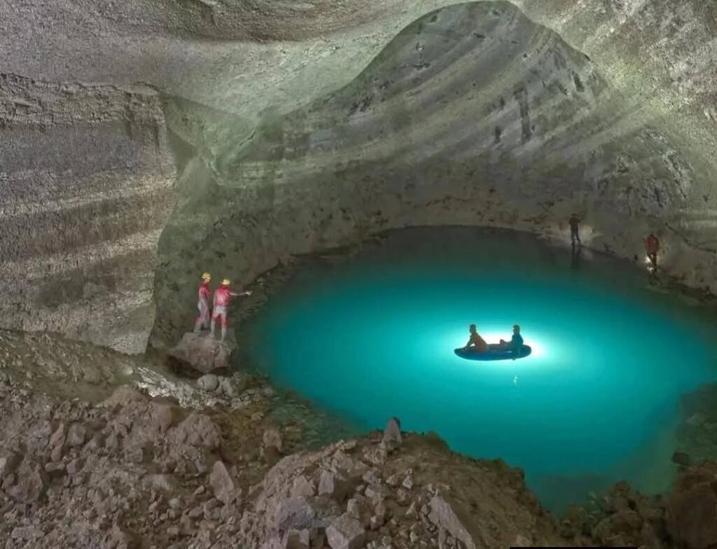 Največje podzemno termalno jezero na svetu odkrili v Albaniji