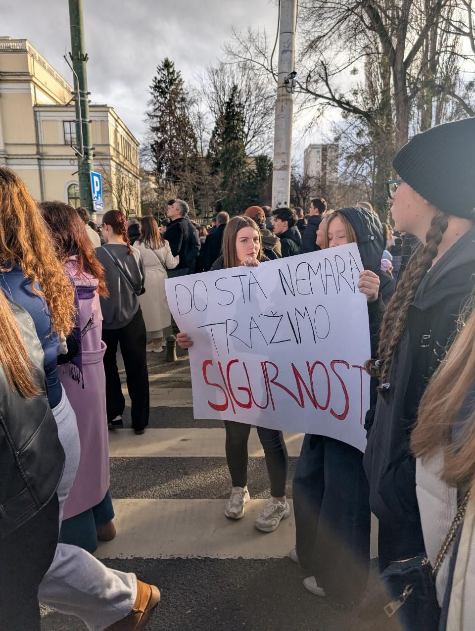Več tisoč ljudi zahtevalo odgovornost na protestu v Sarajevu (FOTO/VIDEO) 4 629433862 1690893572286746 1729759135010320784 n
