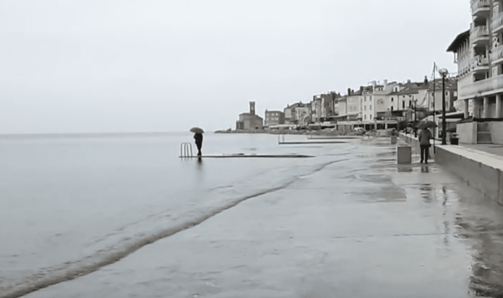 Povišana gladina morja v Piranu video