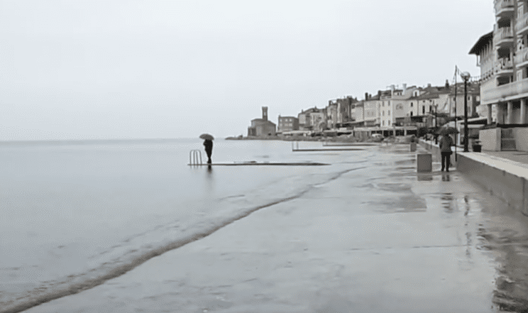 Povišana gladina morja v Piranu video