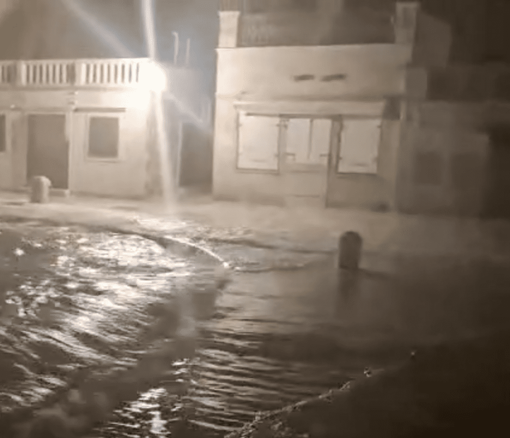 Dalmacija znova pod vodo: morje zalilo hiše in prekinilo pomorske povezave