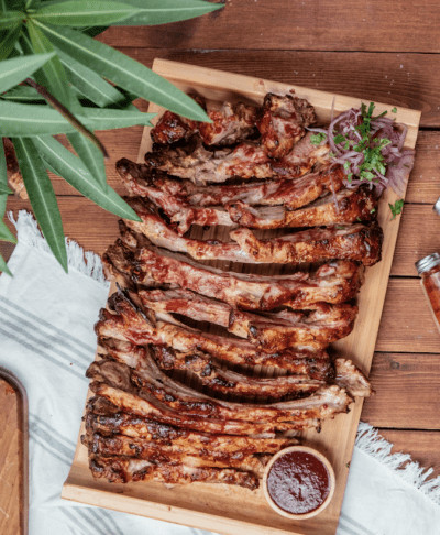 Medeno-gorčična čarovnija: rebrca, ki jih boste želeli vsako soboto