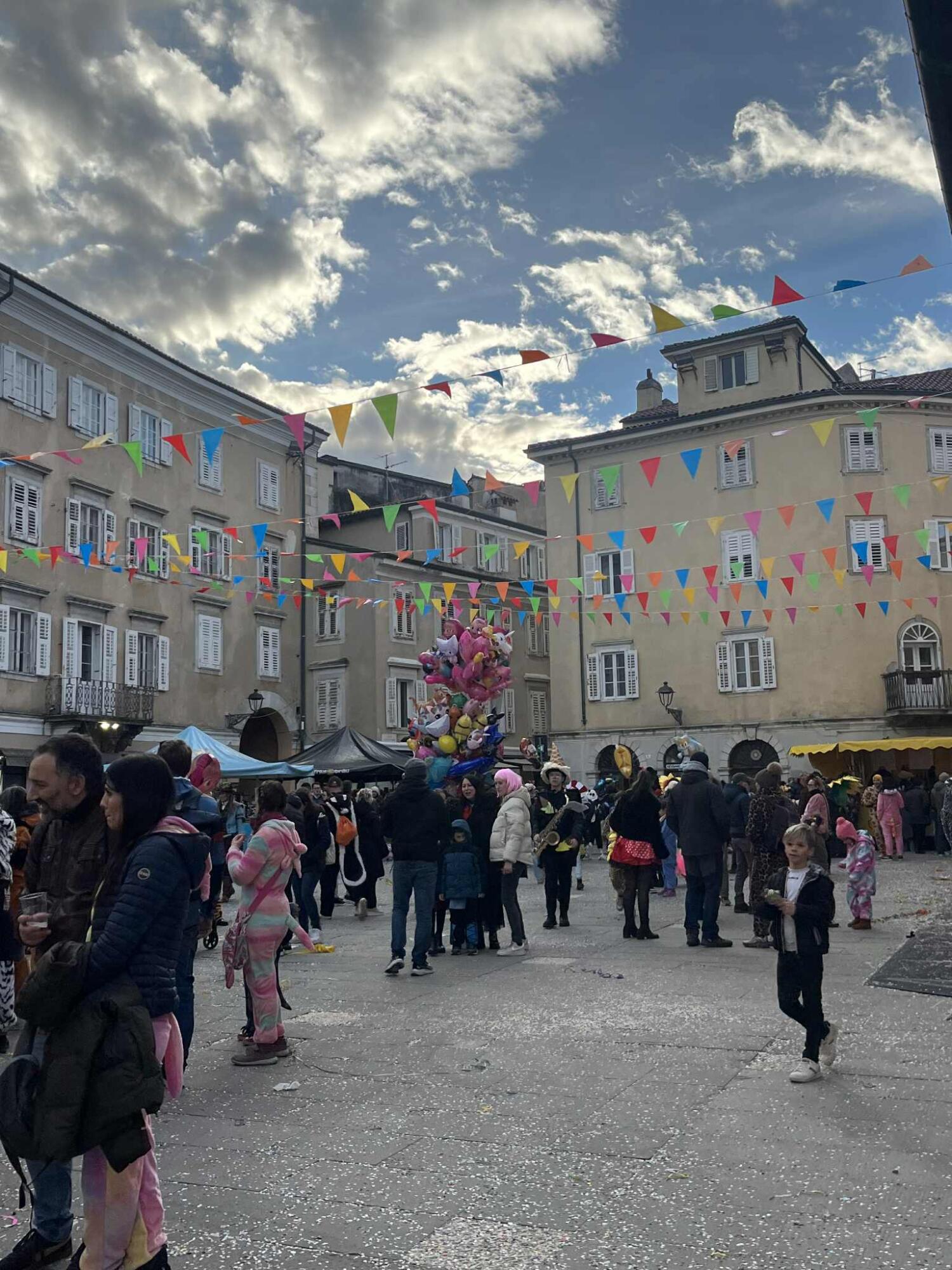 muggia pustovanje milje Pustna nedelja v Miljah: mesto preplavile maske, glasba in smeh (FOTO/VIDEO)