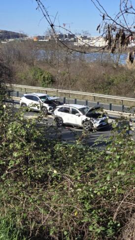 Huda nesreča: Pod vplivom drog brez zaviranja trčil v stoječe vozilo (foto) 2 nesreča